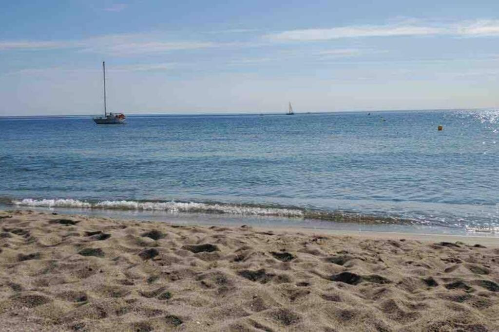 Maisonnette climatisée dans résidence naturiste Leucate Extérieur photo